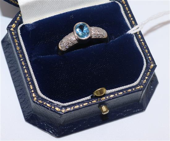 9ct oval blue stone ring
